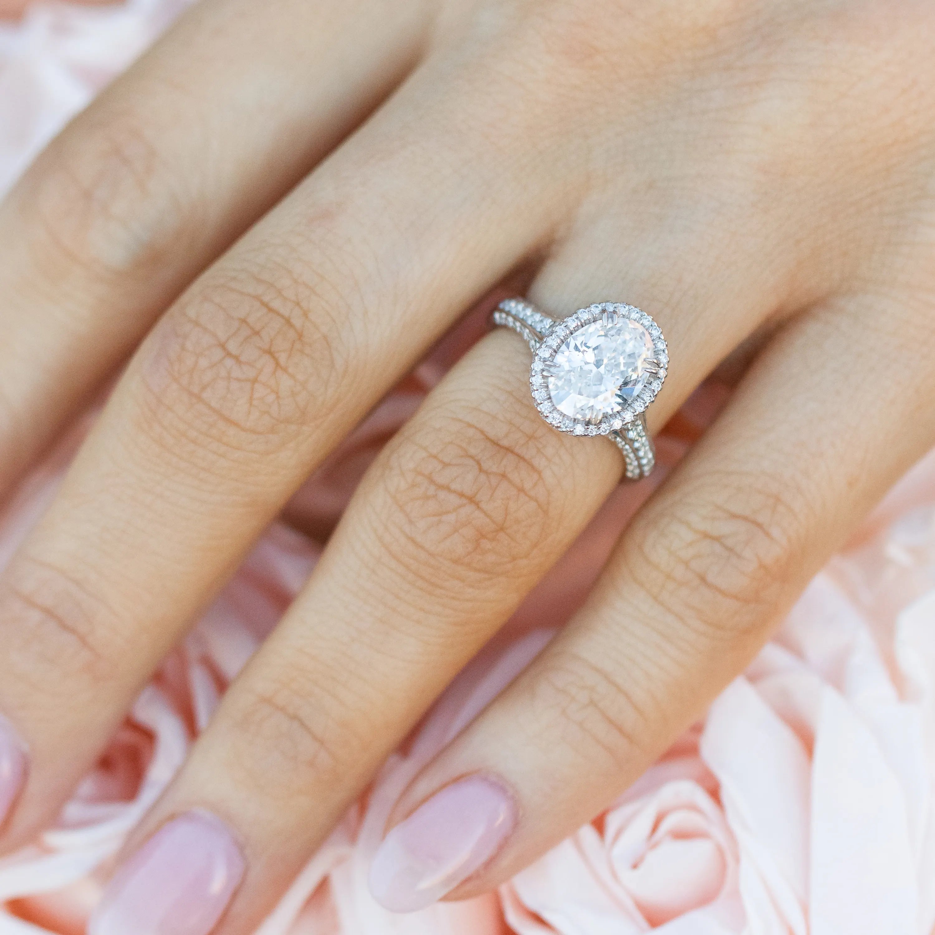טבעת אובל יהלום מעבדה על יד - SARIG Luxury Jewelry